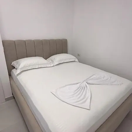 Brand New 2 Lägenhet